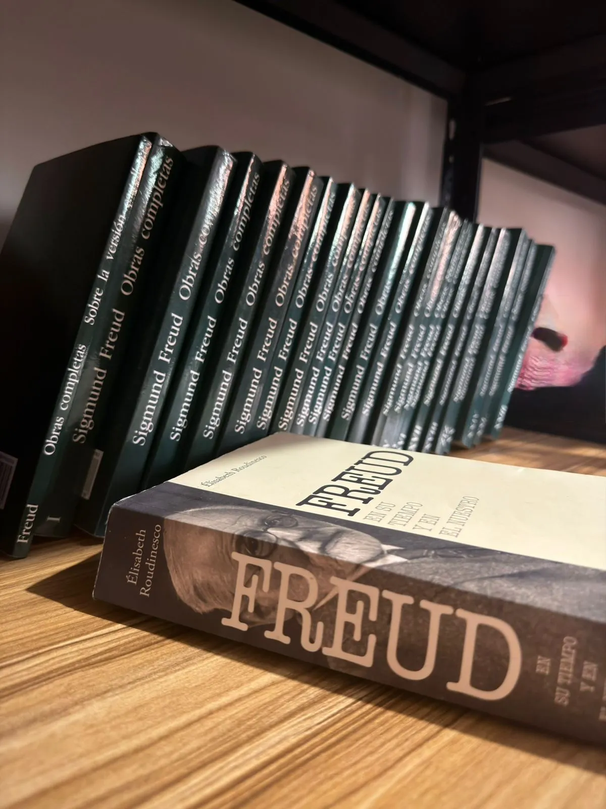 Libros decorativos del consultorio